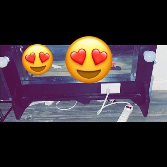 Vanity mirror